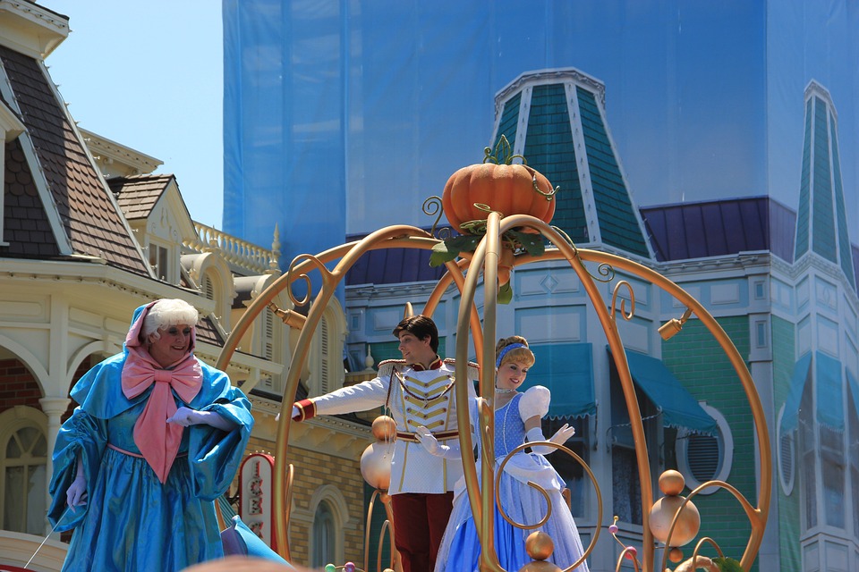 Cinderella was a wuss: A young girl's responses to feminist and patriarchal folktales