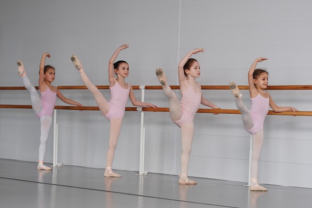 The teaching of dance at school: confrontations and barriers to overcome