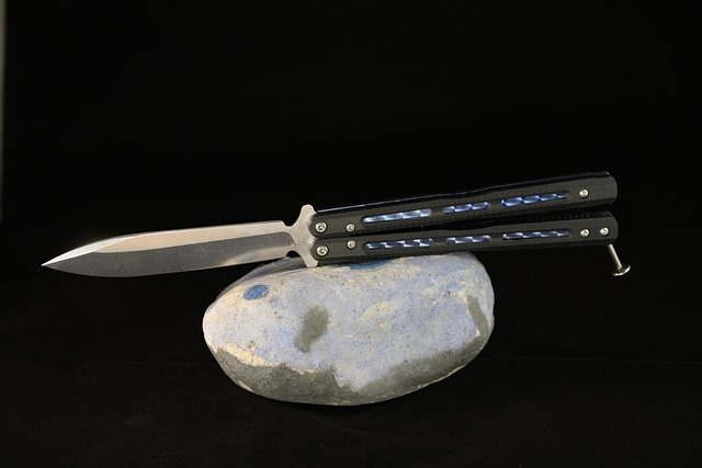 Stabbing of metal sheets by a triangular knife. An archaeological investigation