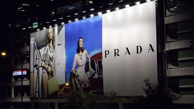 On covert communication in advertising