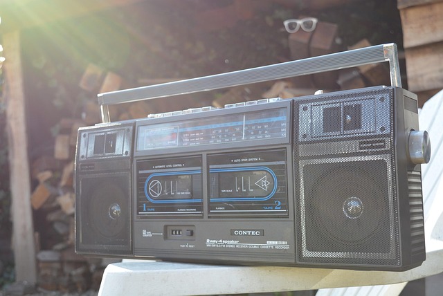 Jazzing through the luminiferous ether: How international radio broadcasts affected the experience o
